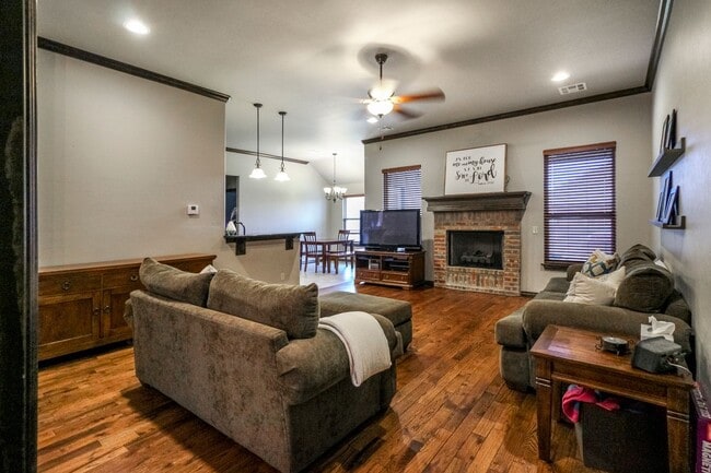 Foto del edificio - Perfect 4 bed, 2 bath, 3 car in The Grove/Deer Creek