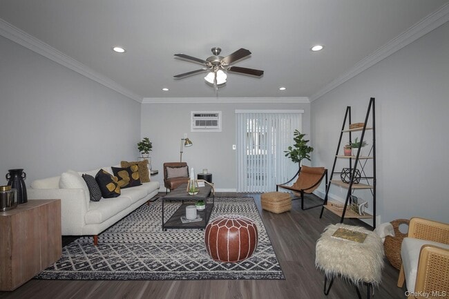 Building Photo - 2 Victorian Ct