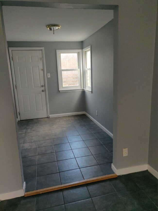 Building Photo - 748 Taunton Pl