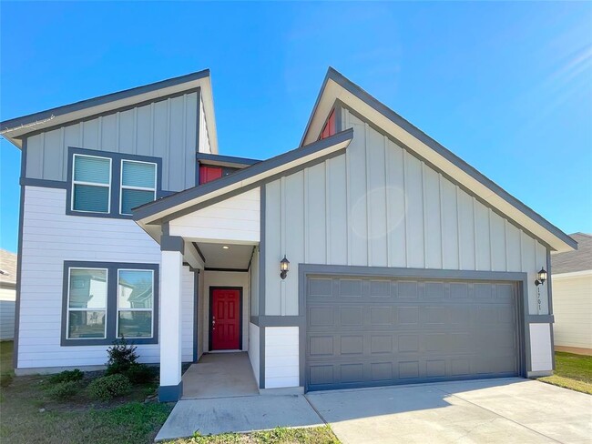 Building Photo - 1701 Denesa Dr