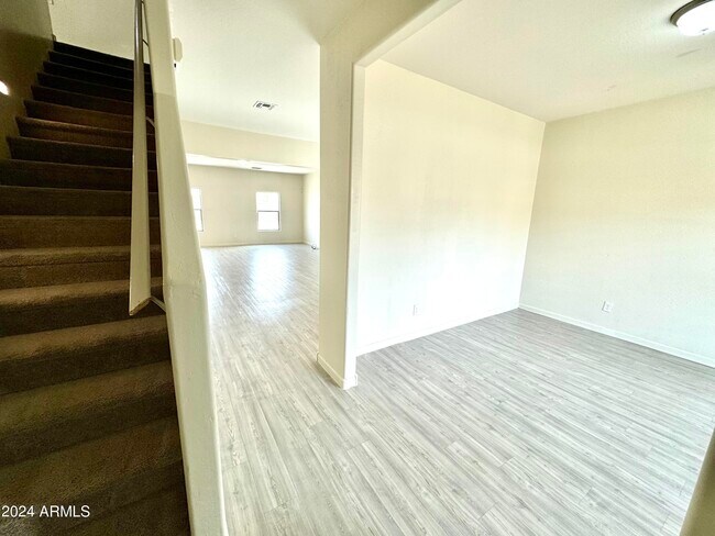 Building Photo - 45138 W Sandhill Rd