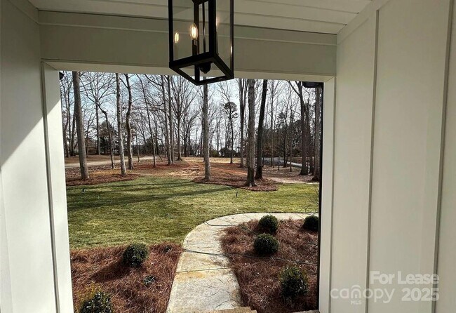 Foto del edificio - 302 Lester Davis Rd