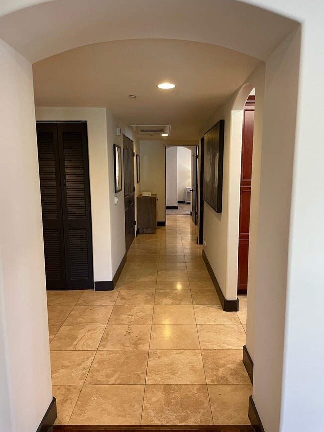 Foto del edificio - 1215 Armacost Ave