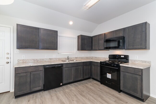 Foto del edificio - 8710 Lar Ree Oaks Cir