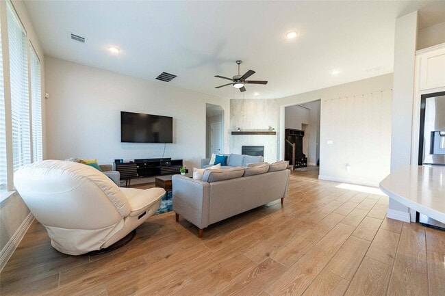 Building Photo - 5516 Limestone Spring Cove