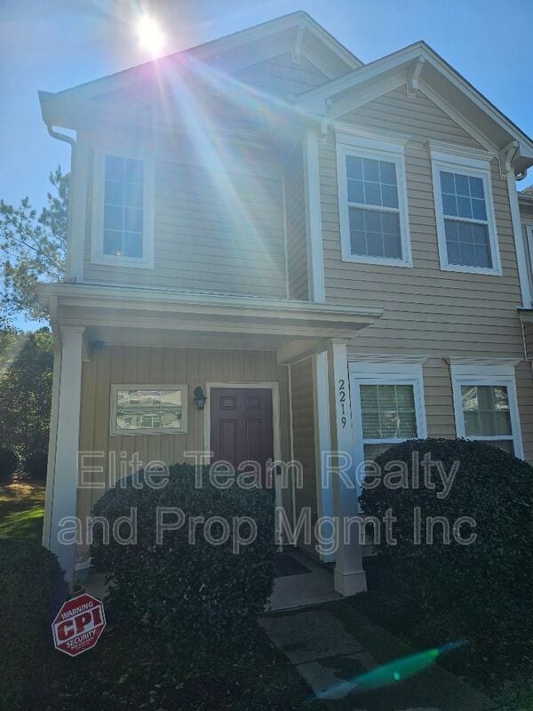 Building Photo - 2219 Crosscut Dr