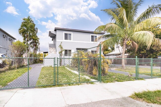 Foto del edificio - 2323 NW 15th St