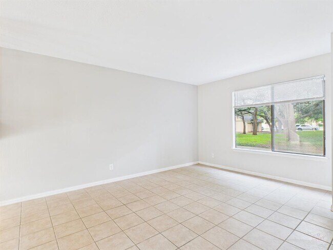 Foto del edificio - 9520 Quail Village Ln