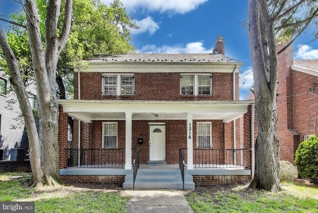 Foto del edificio - 1316 Van Buren St NW