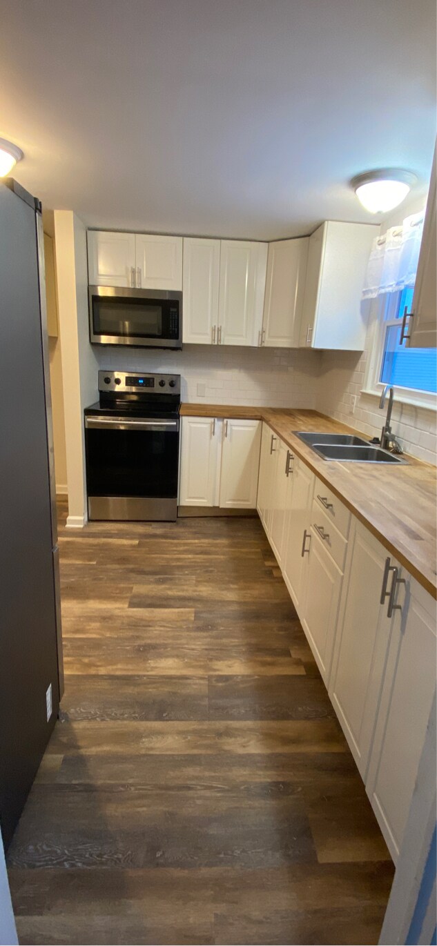 Building Photo - 2801 Oakwood Dr