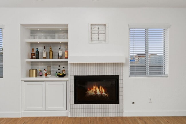 Building Photo - Luxurious Coastal Retreat with Stunning Oc...