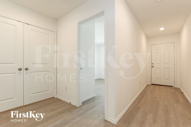 Building Photo - 10630 Erinita Way