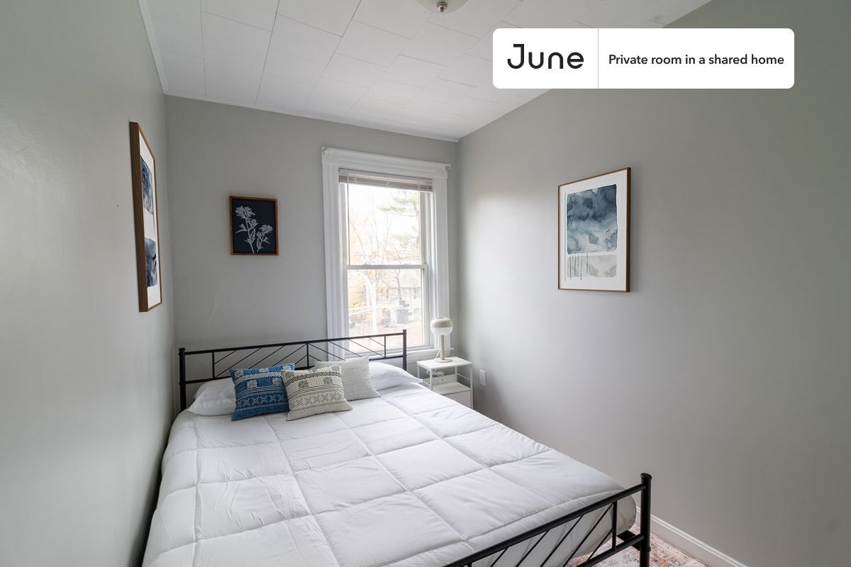 Private bedroom in 4 bed/1 bath Home - Private bedroom in 4 bed/1 bath Home