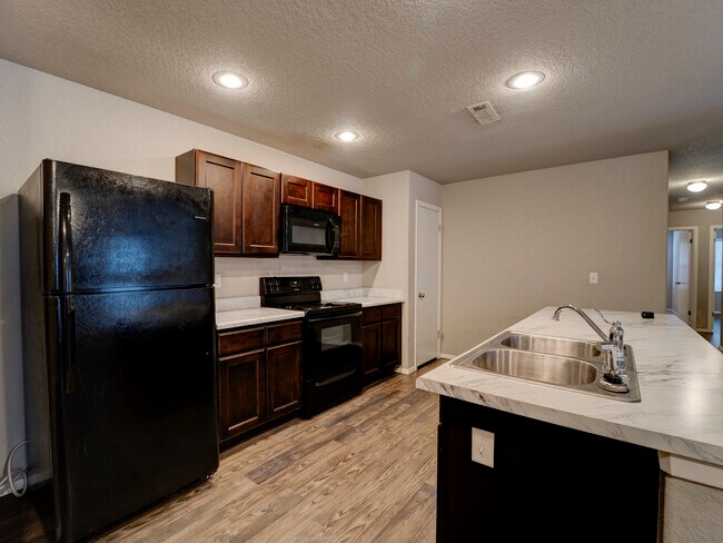 Foto del edificio - 231 N Broadway Dr