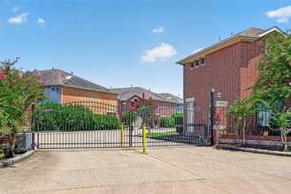 Building Photo - 5951 S Loop E