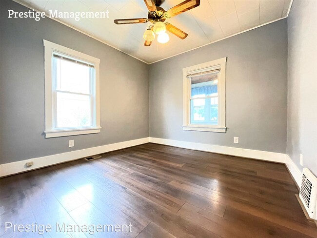 Building Photo - 2 br, 1 bath House - 920 Lake St