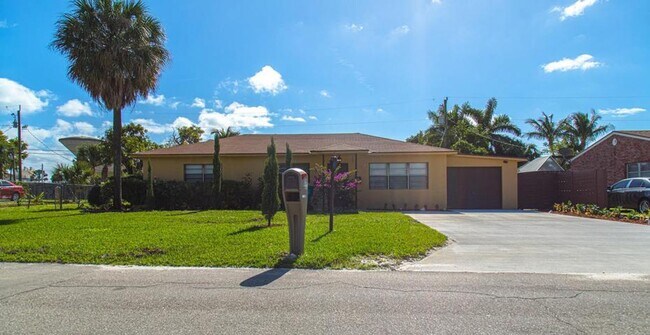 Photo - 130 SW 14th Avenue, Boynton Beach, FL 33435 House