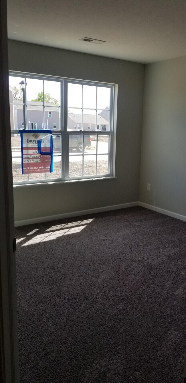Building Photo - 5622 Branchville Dr