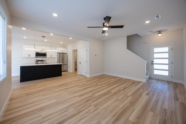 Living Room - 3015 Hawthorne Rd