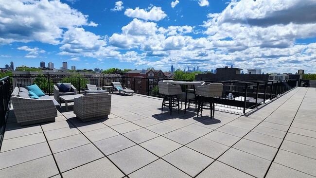Building Photo - Contemporary studio in Lincoln Park