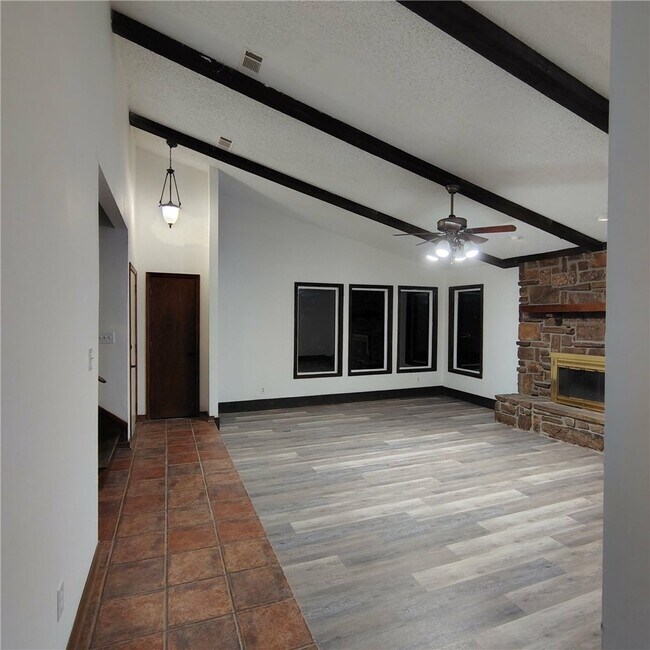 Foto del edificio - 3129 Glen Flora Way