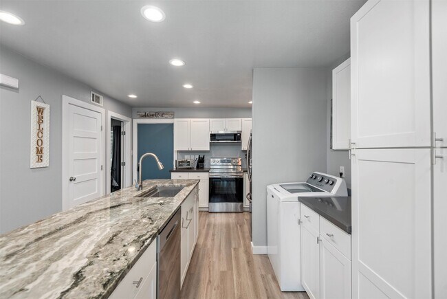 Foto del edificio - 13151 Walden Rd