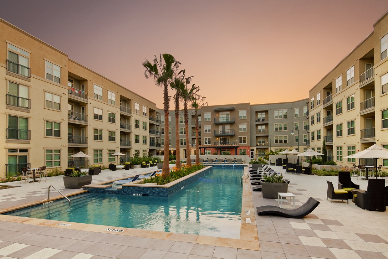 Primary Photo - Trove Southtown