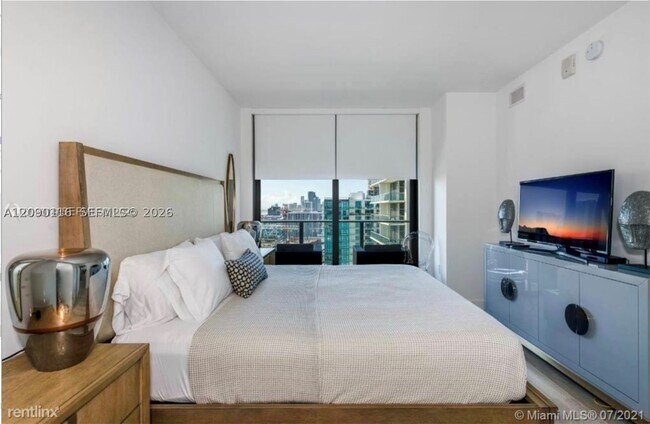 Foto del edificio - 121 NE 34th St