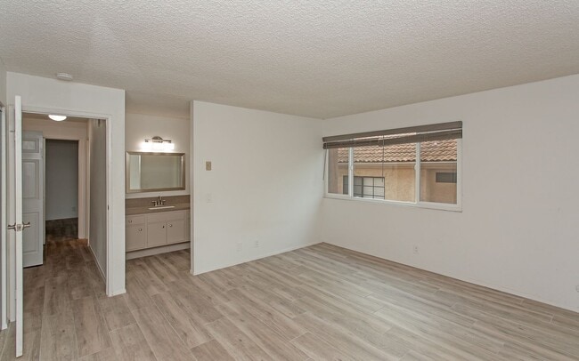 Foto del edificio - Condo on Beautiful Carlsbad Lagoon!!