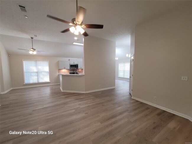 Foto del edificio - 6404 Deerwood Pl