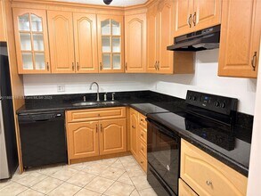 Building Photo - 4172 Inverrary Dr