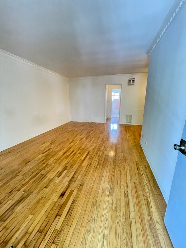 Building Photo - 1206 N Hayworth Ave