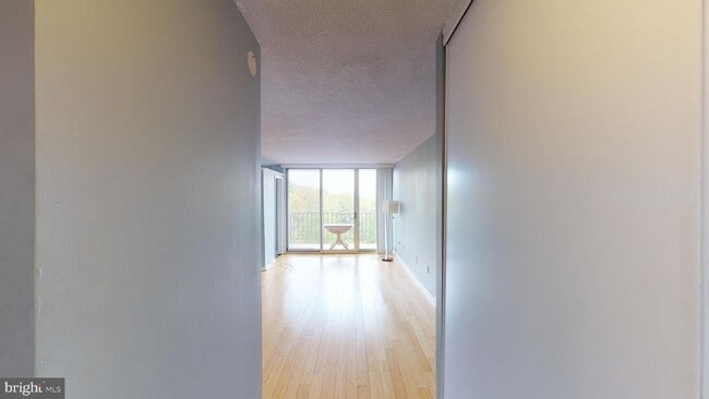 Foto del edificio - 2059 Huntington Ave