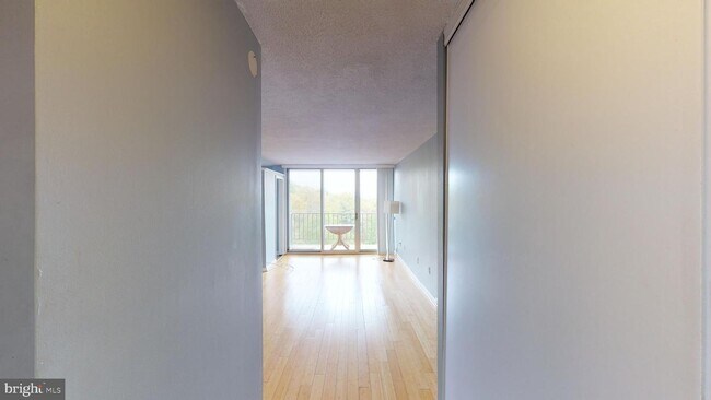 Building Photo - 2059 Huntington Ave