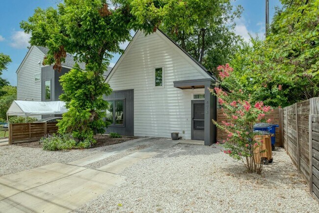 Building Photo - 4814 Harmon Ave