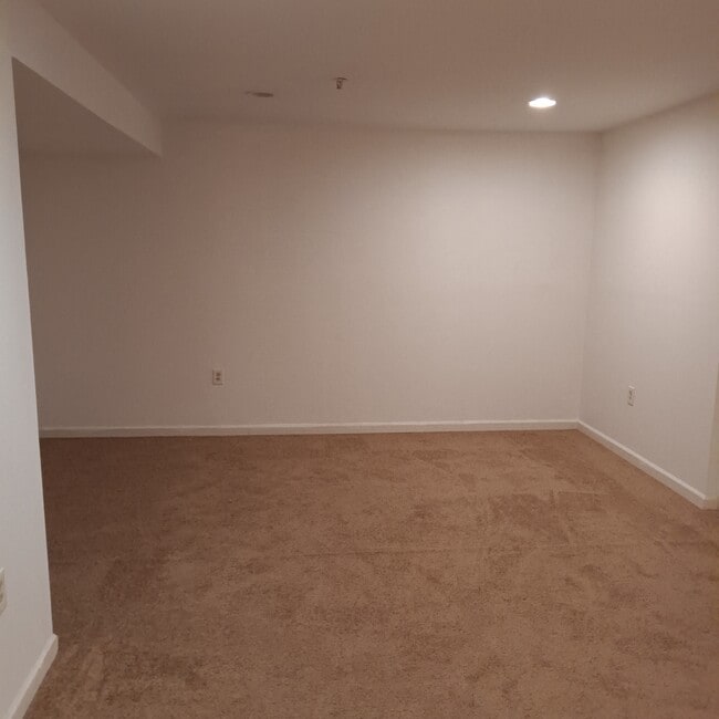 Bedroom area - 4914 Green Creek Ter