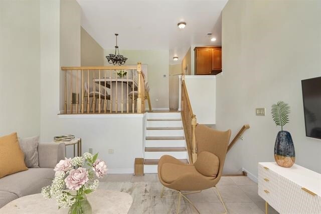 Foto del edificio - 268 Roslyn Ct