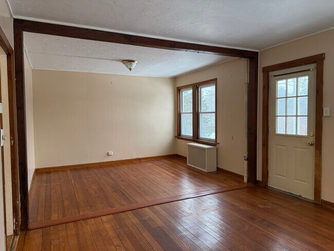 comedor - 42 Connecticut Mills Ave