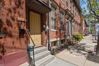 Building Photo - 506 E North Ave