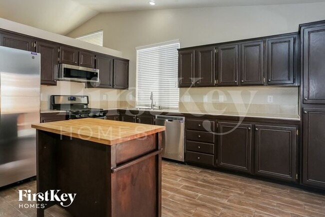 Foto del edificio - 4705 Crimson Leaf Dr