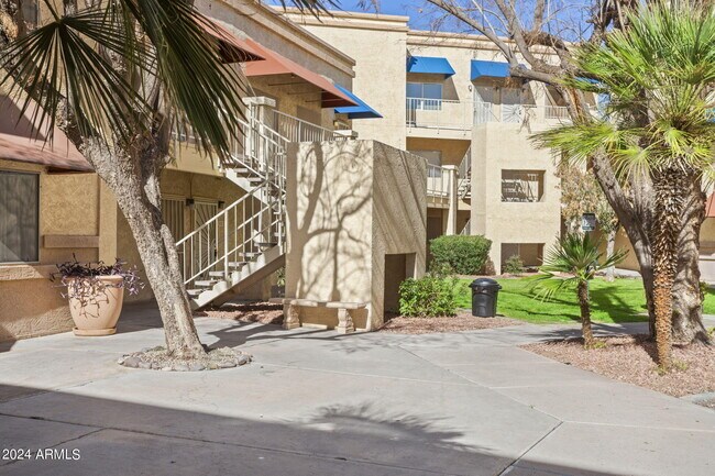 Foto del edificio - 12221 Bell Rd