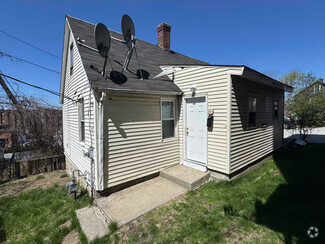 Building Photo - 13 Groton Pl