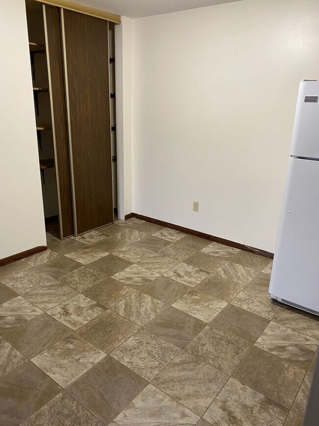 Foto del edificio - Large Two Bedroom Apartment