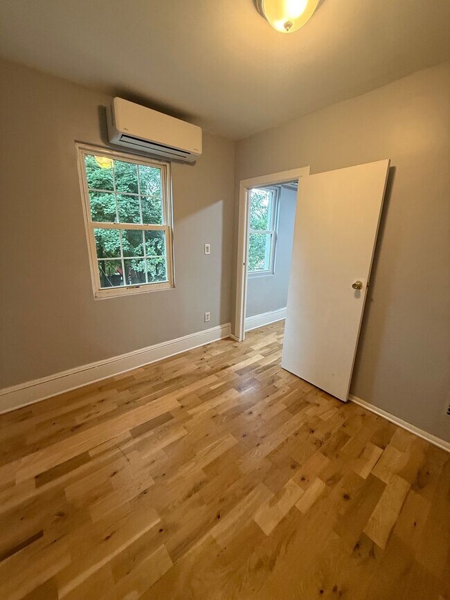 Foto del edificio - 152 N Miller St