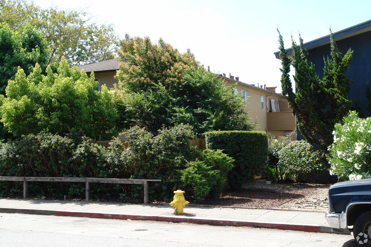 Building Photo - 500 19th Ave