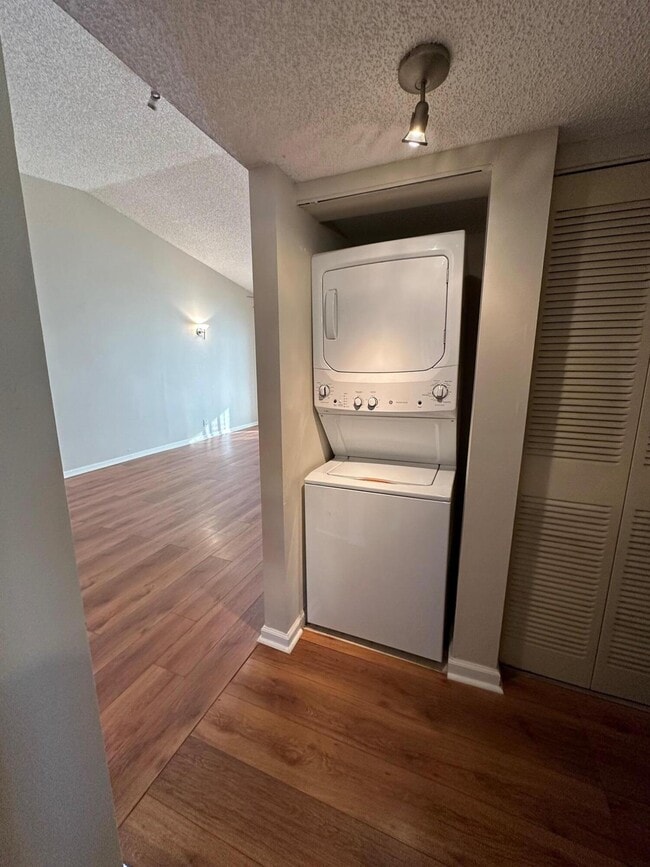 Foto del edificio - 2650 Greenwood Terrace