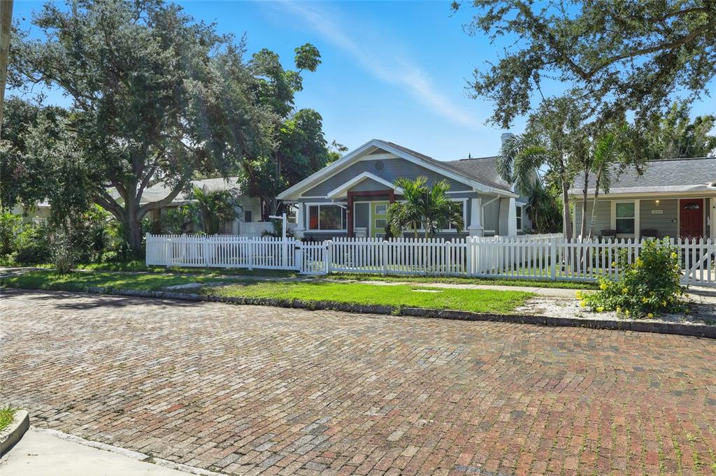 Foto principal - 3634 Burlington Ave N