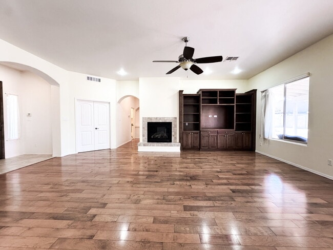 Building Photo - Stunning 4-Bed, 3-Bath Home in Sierra Montana