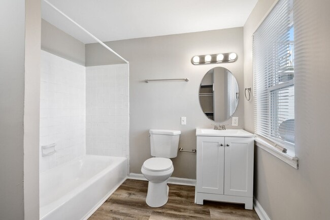 Building Photo - Fully Renovated & Fenced Backyard!