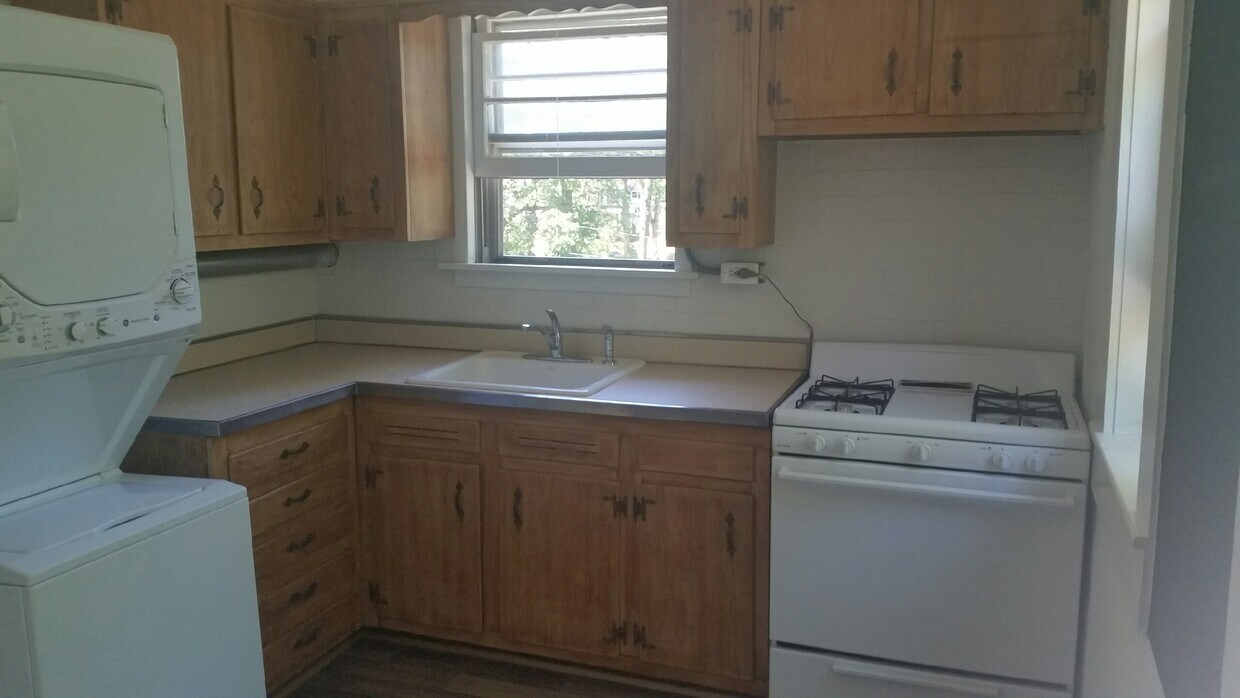 Primary Photo - 52 Raymond St